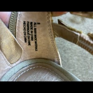 Kenneth Cole Shoes - Kenneth Cole reaction gold sandals Kenneth Cole Shoes - Kenneth Cole reaction gold sandals